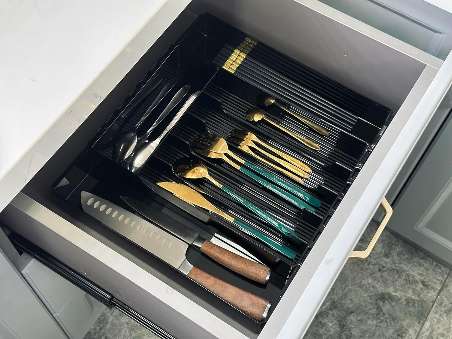 Silverware Organizer for Kitchen Drawers,Expandable Utensil Tray