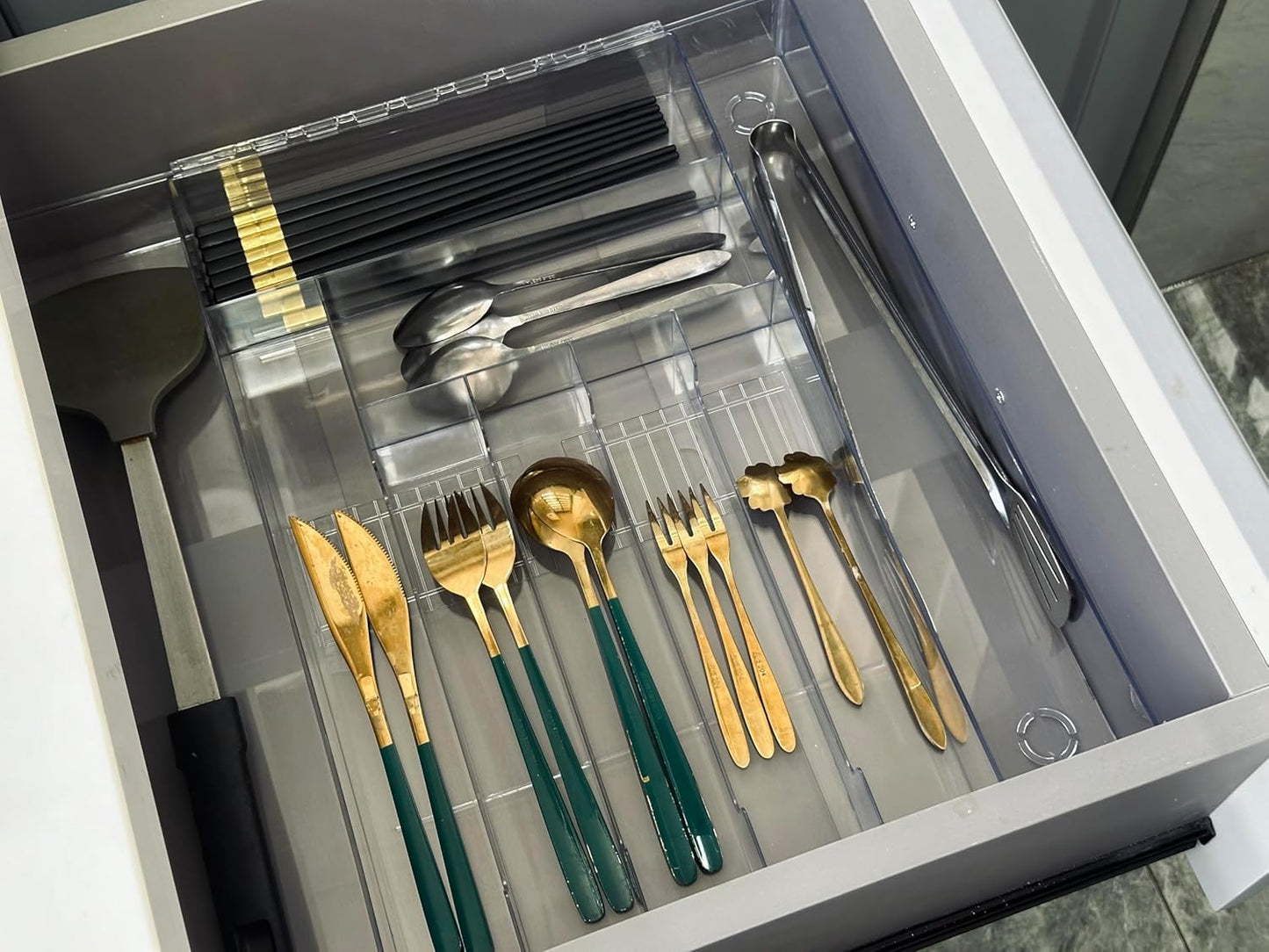 Utensil Organizer for Kitchen Drawers Expandable Flatware Organizer Utensil Tray Adjustable Cutlery Silverware Holder,Kitchen Drawer Organizer Tray for Knives,Forks,Spoons,Chopsticks,Clear-L